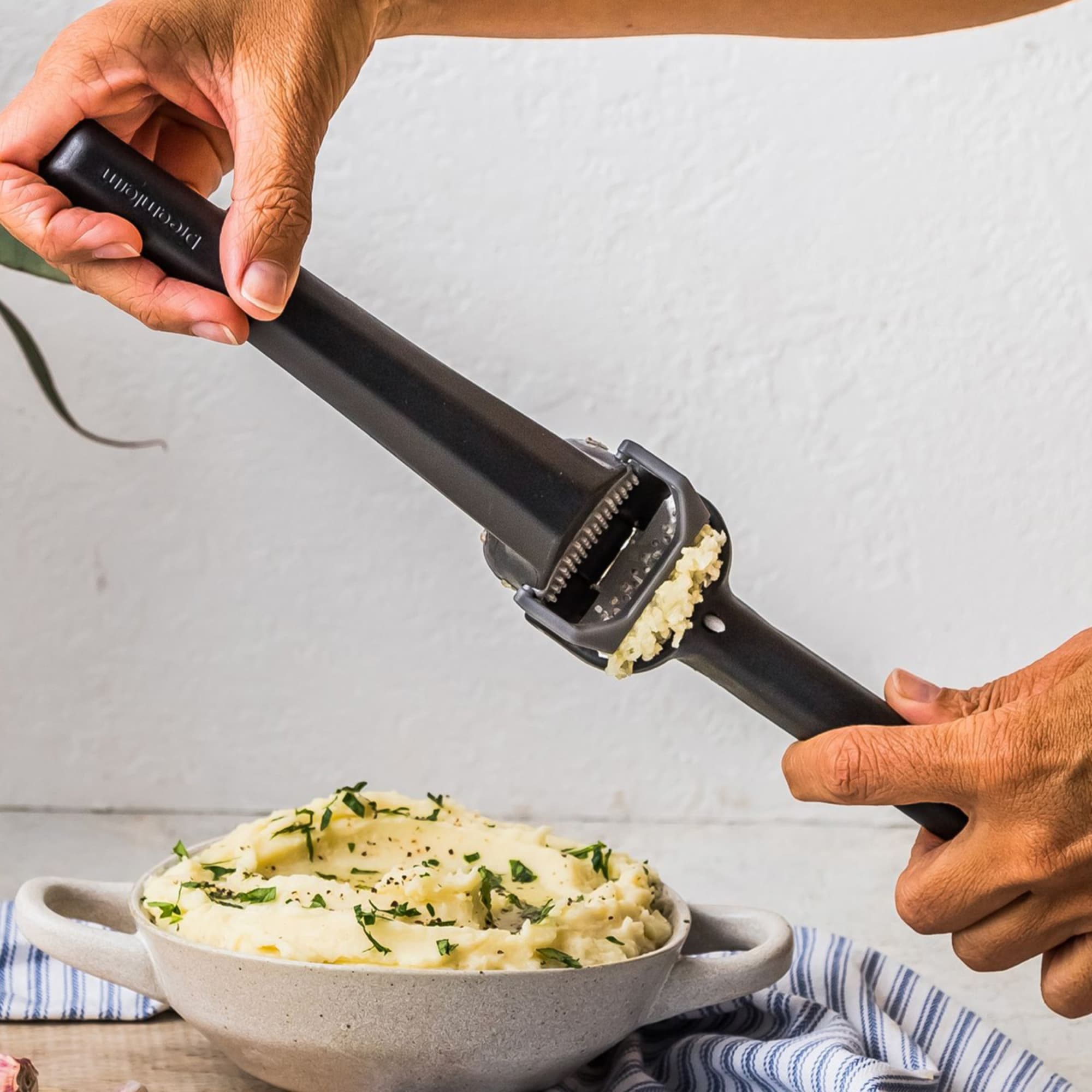 Dreamfarm Garject Lite Garlic Crusher Black Kitchen Warehouse™